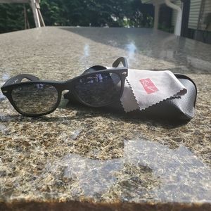 Ray-Ban New Wayfarer Classic Polarized Matte Black